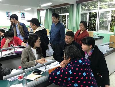 家校共育新探索 前進(jìn)街道眾安前進(jìn)初中召開“聯(lián)診式”家長會(huì)